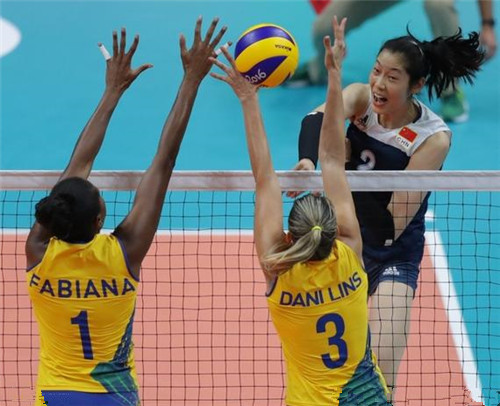 惊心动魄！中国女排3-2逆转巴西 半决赛战荷兰