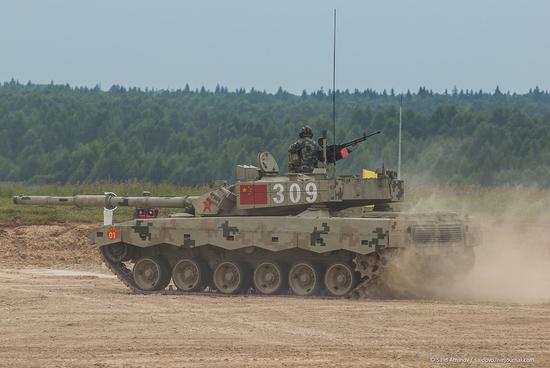 俄媒：中国军人扬威坦克大赛 优异征服俄军民