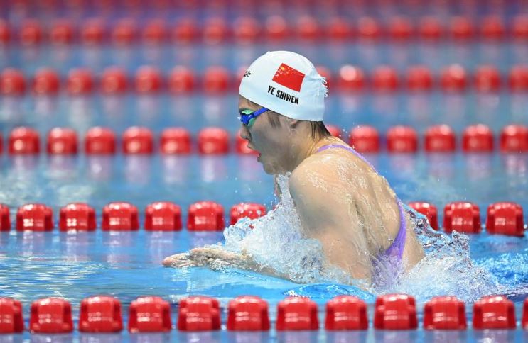全国游泳冠军赛：叶诗文夺冠 达标巴黎奥运